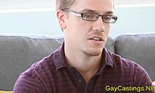 Coppia gay esplora il gioco anale e la gola profonda in un video fatto in casa