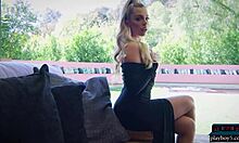 Sexy babe Allie Nicole pronkt met haar natuurlijke lichaam in een solo video