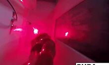 美しいブルネットのケンドラ・コールが、自家製ビデオで官能的なシャワーを楽しんでいます。