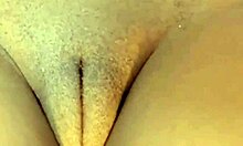 Kingstonova vitka pička pokaže svoje mišičasto telo in velik klitoris