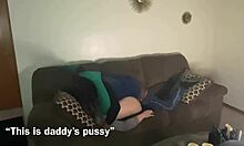 Η Ευρωπαία ξανθιά κοπέλα POV γαμιέται στον καναπέ του κάστινγκ