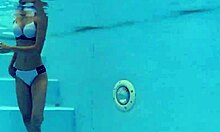 Млада и витка Хермиона Гангер доживљава сензуални подводни сусрет