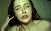 Erica Moris prvič doživi orgazem z Martinom Spellom v domačem videu
