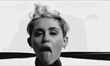 Καυτή εφηβική Mileys άτακτη σε μια καυτή συλλογή