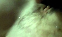 Video fatto in casa di una ragazza che raggiunge l'orgasmo attraverso l'auto-piacere