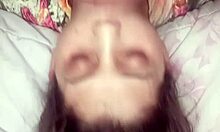 Min kæreste giver en dyb hals blowjob og bliver dækket af sperm