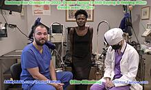 Doktor Tampa menjalankan pemeriksaan ginekologi yang memalukan di Rina Arem dengan bantuan PA Stacy Shepard, dalam video perubatan buatan sendiri ini