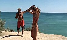 Извештај уживо са нудистичке плаже са голом женом