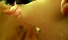 Глотание видео с киской, едающей соленую мурашку спермы