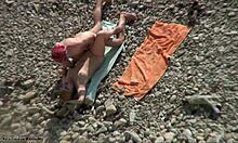 Incredibile video voyeur registrato su una spiaggia nudista
