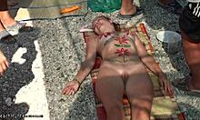 Glatt fitte nudist chick viser kroppen sin punkt mens naken