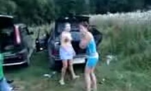 Amatérské přítelkyně tančí v domácím videu
