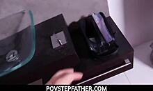 계모의 POV: 루시 클라인이 집에서 만든 비디오에서 계단 아버지를 유혹합니다