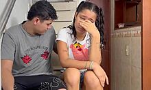 Drobná Latina si užíva intenzívny análny sex so starším nevlastným bratom v domácom videu