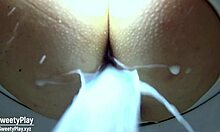 Prelepe debelušne punce, ki se čudno analno mleko klistirajo, posnete na straniščni kameri
