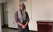 Amerikai MILF arcát és seggét megbasszák hijabos cosplayben