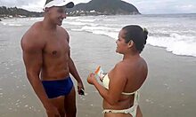 Eine heiße Begegnung am Strand mit einem verführerischen Partner, der mir einen aufregenden Arschfick verpasst hat