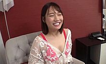 Азиатская любительница наслаждается горячей встречей в своей крошечной квартире