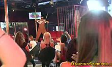 Domácí video amatérské striptérky a amatérské dívky v divoké párty akci
