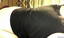 A loira alta Jenna Jaymes encara um pau preto grande em um vídeo caseiro interracial