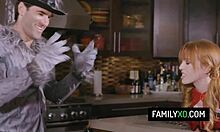 Η Madi Collins και η Melody Mynx πρωταγωνιστούν σε ένα βίντεο αιμομιξίας με θέμα το Halloween