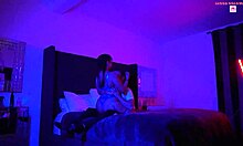 Даиси Фокккс ужива у страственом домаћем секс видеу са својим љубавником аматером