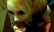 Аматьорско косплей видео на красиво момиче, което прави орален секс