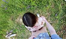 Nastolatka otrzymuje głębokie gardło i wytrysk na twarz od swojego nowego partnera w POV