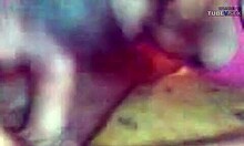 Adolescente amatoriale in abito rosa si masturba in un video fatto in casa