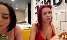 Duda Pimentinha, en tatuerad ängel, och andra nya tjejer förbereder sig för sex i en McDonalds-butik