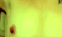 Обрезанная киска и натуральные сиськи на экране в любительском порно видео с Maxxx loadz