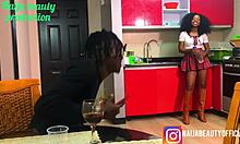 Sinnlicher Sex in der Küche mit Naija Beauty und ihrem Bruderfreund