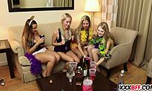 Prietenii se delectează cu o petrecere sălbatică și seducătoare de Mardi Gras