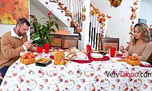 Ариета Адамс се отдаде на семейна вечеря за Деня на благодарността