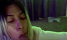 Una messicana magra mostra le sue abilità nella gola profonda