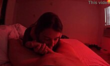 Hjemmelaget video av en kjærestes munn fylt med sæd